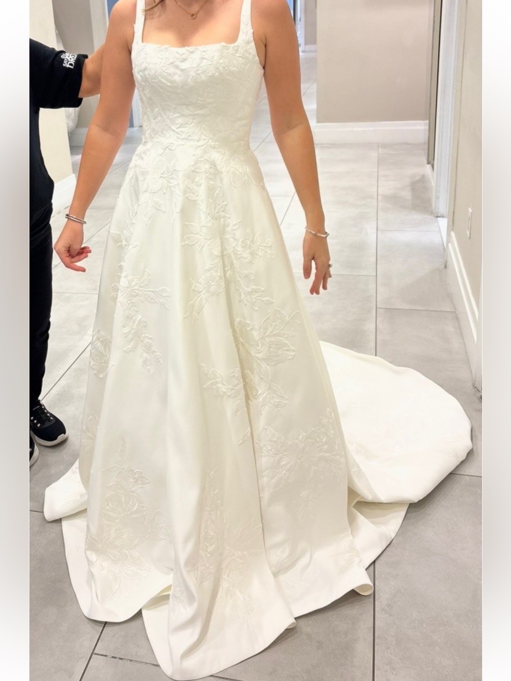 NWT UNALTERED Essence of Australia- D3965 Wedding Gown. Size 8/Street size 2